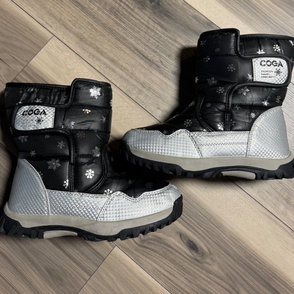 COGA Black Silver Snowflake Quilted Snow Boots Size 37 Hook & Loop Winter Boots